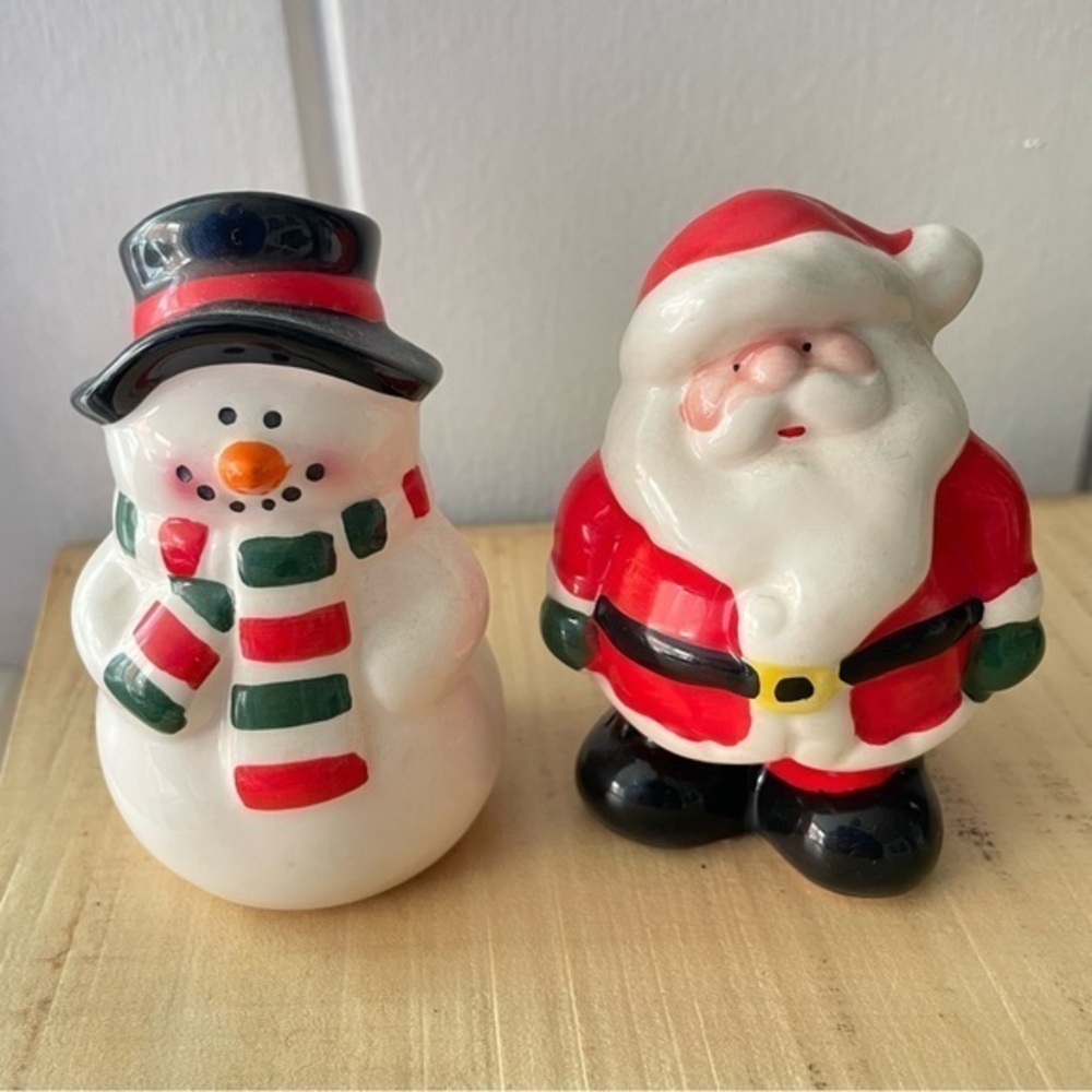 $10 SALE Vintage Small Happy Santa Snowman Salt Pepper Shaker Retro Ceramic
